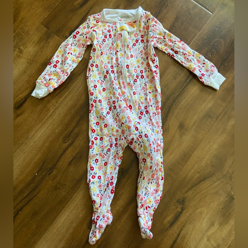 Bundle Of Baby Girl Footie Pajamas 9M - Picture 4 of 6